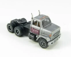 Showcase Miniatures Z 4033 70s GMC 9500 (Short Hood)